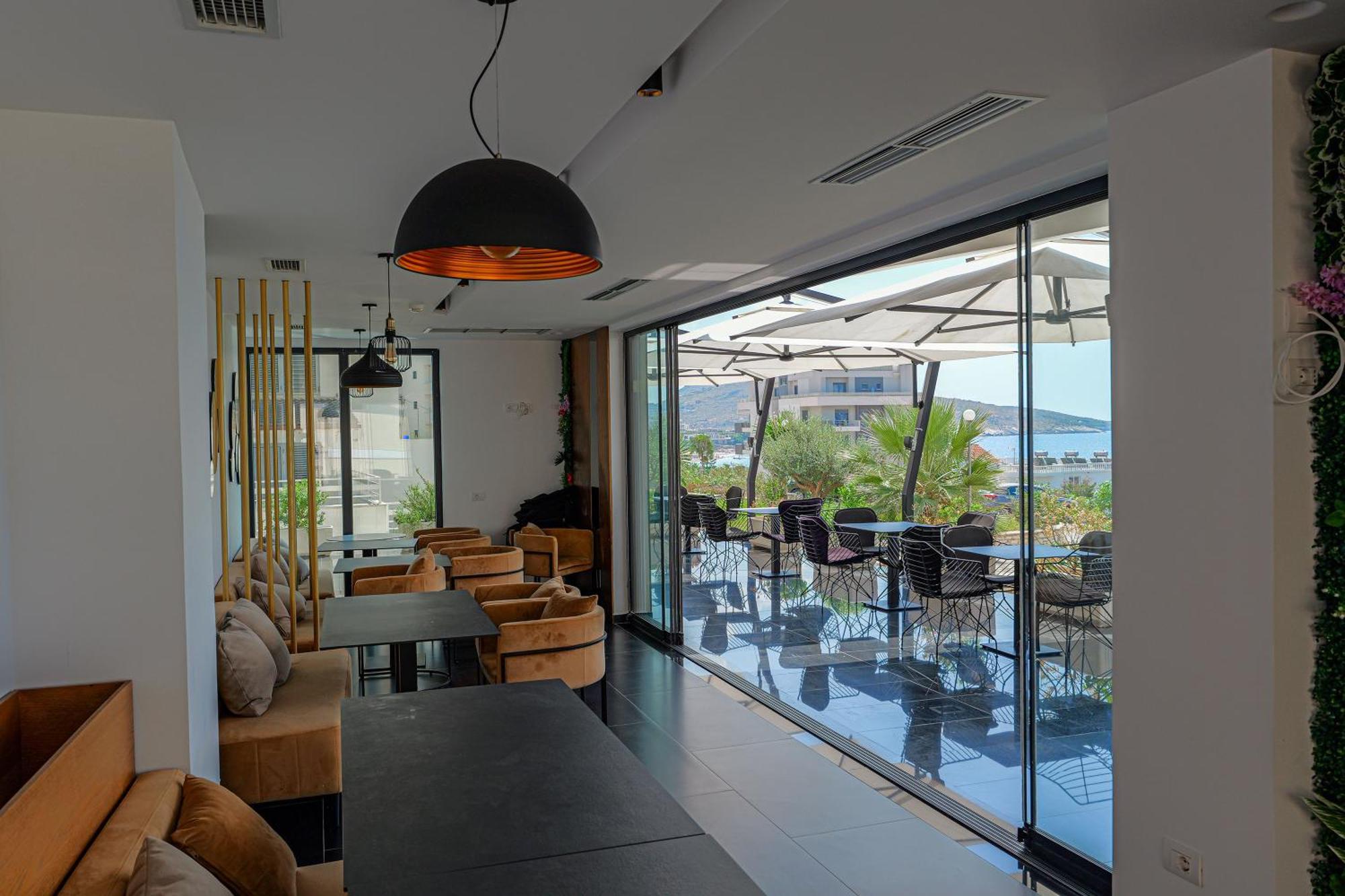 Dorchester Hotel Sarandë Buitenkant foto
