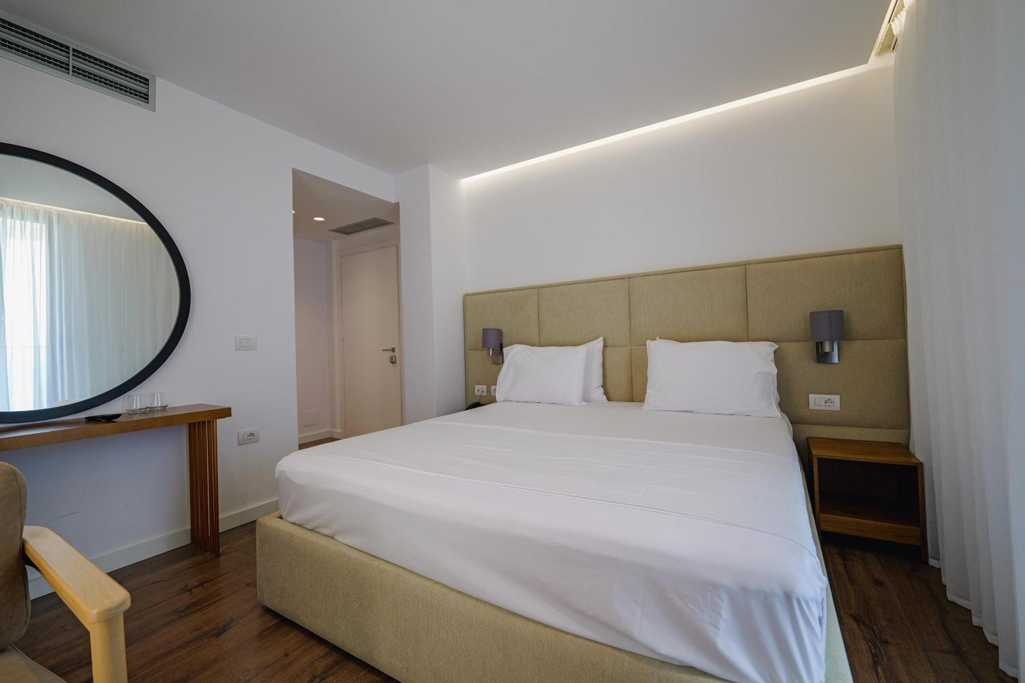 Dorchester Hotel Sarandë Buitenkant foto